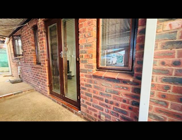 4 BEDROOM HOUSE FOR SALE IN SEA VIEW